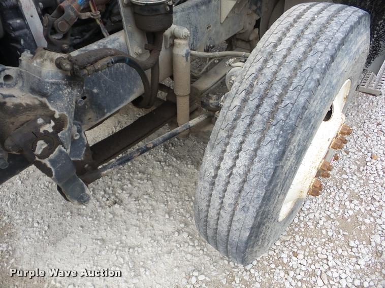 image for item F1858 1998 Volvo WG semi truck