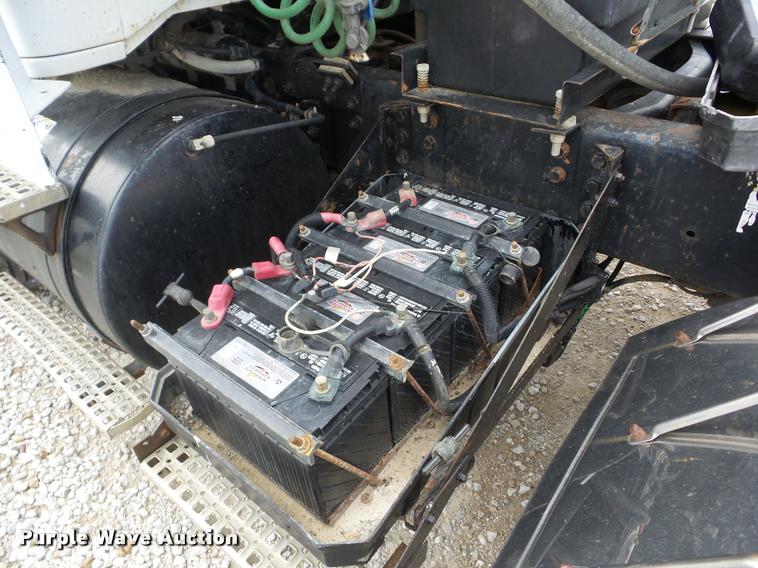 image for item F1858 1998 Volvo WG semi truck