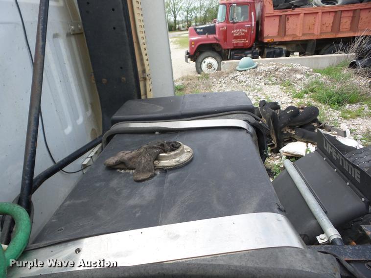 image for item F1858 1998 Volvo WG semi truck