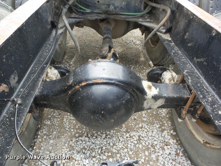 image for item F1858 1998 Volvo WG semi truck