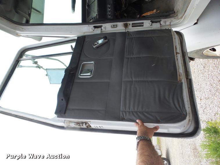 image for item F1858 1998 Volvo WG semi truck