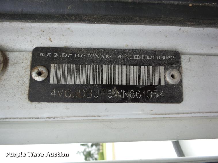 image for item F1858 1998 Volvo WG semi truck