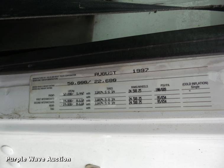 image for item F1858 1998 Volvo WG semi truck