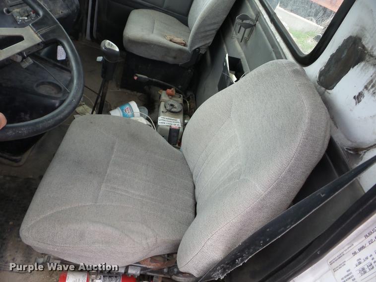 image for item F1858 1998 Volvo WG semi truck