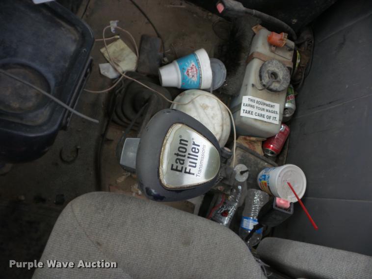 image for item F1858 1998 Volvo WG semi truck