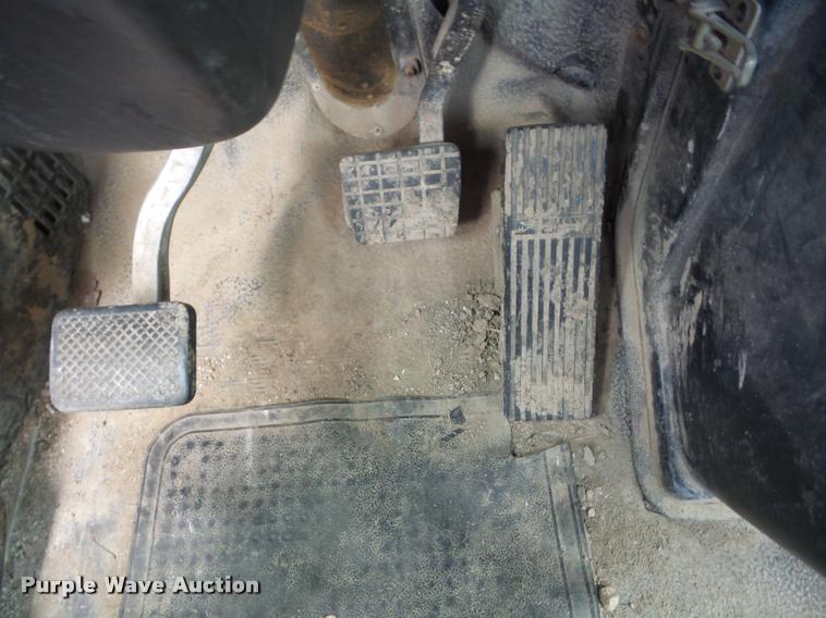 image for item F1858 1998 Volvo WG semi truck