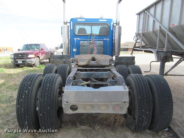 image for item J2561 2003 Peterbilt 379 semi truck