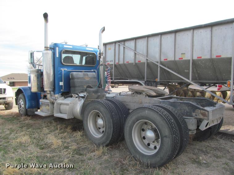 image for item J2561 2003 Peterbilt 379 semi truck