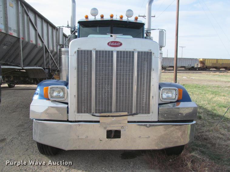 image for item J2561 2003 Peterbilt 379 semi truck