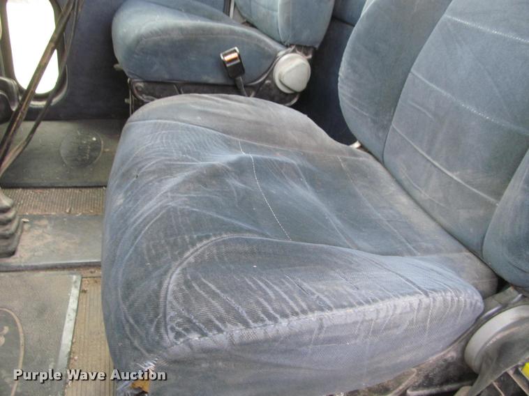 image for item J2561 2003 Peterbilt 379 semi truck