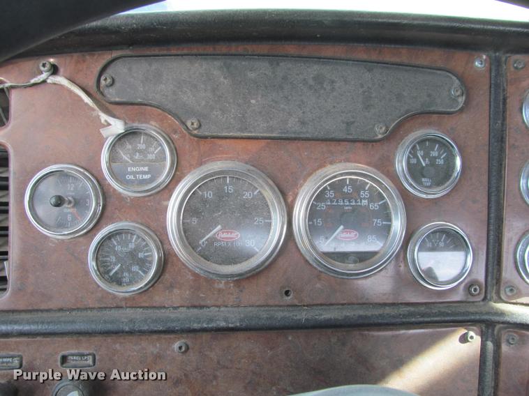 image for item J2561 2003 Peterbilt 379 semi truck