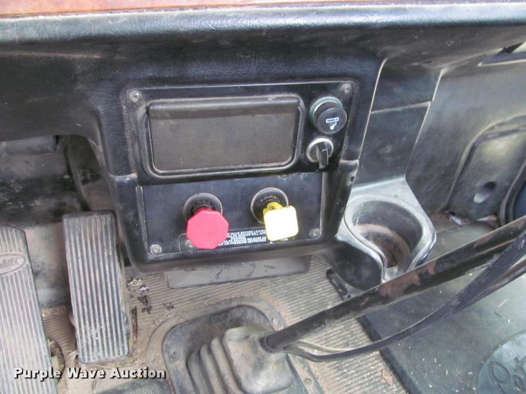 image for item J2561 2003 Peterbilt 379 semi truck