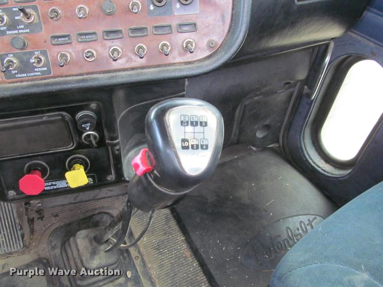 image for item J2561 2003 Peterbilt 379 semi truck