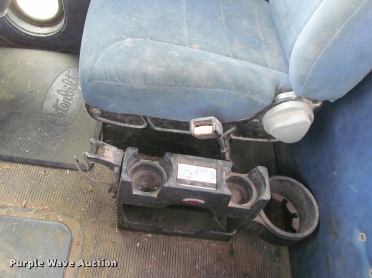 image for item J2561 2003 Peterbilt 379 semi truck