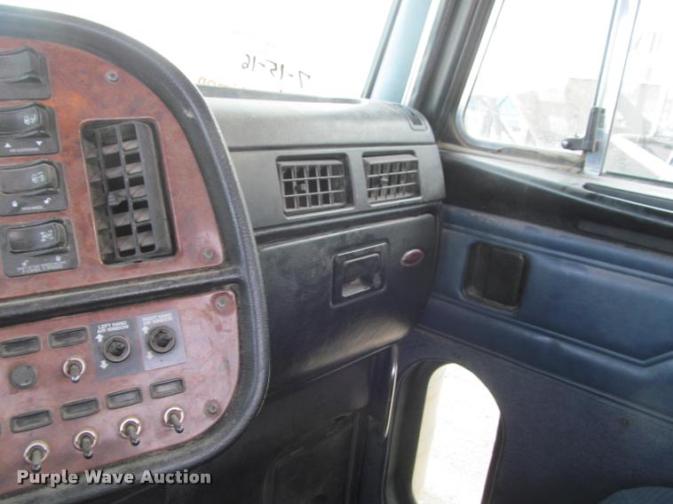 image for item J2561 2003 Peterbilt 379 semi truck