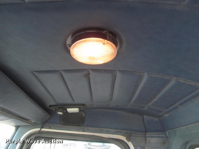 image for item J2561 2003 Peterbilt 379 semi truck