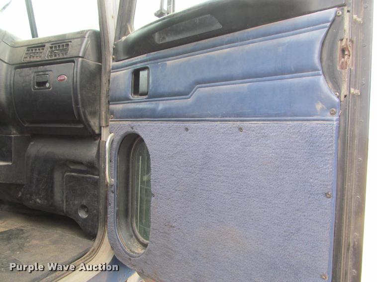 image for item J2561 2003 Peterbilt 379 semi truck