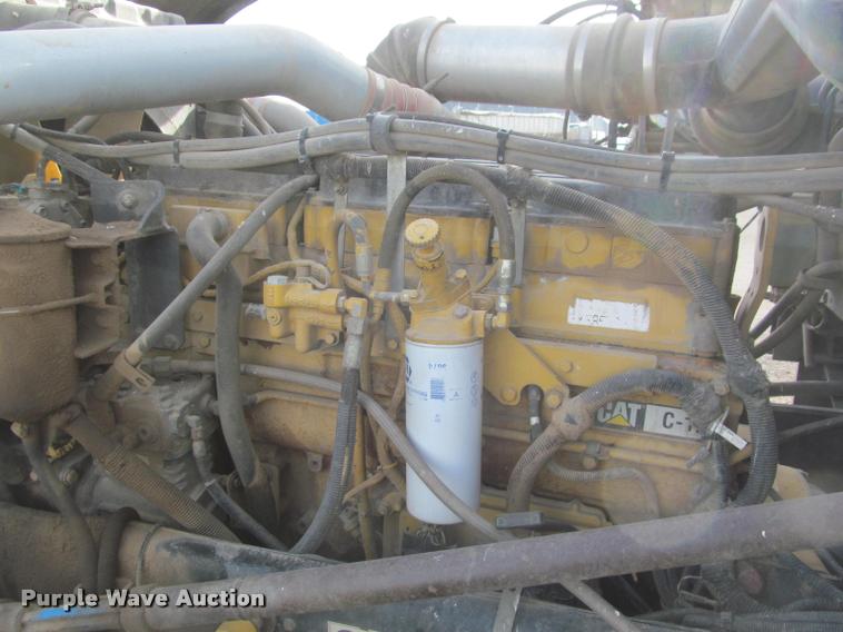 image for item J2561 2003 Peterbilt 379 semi truck