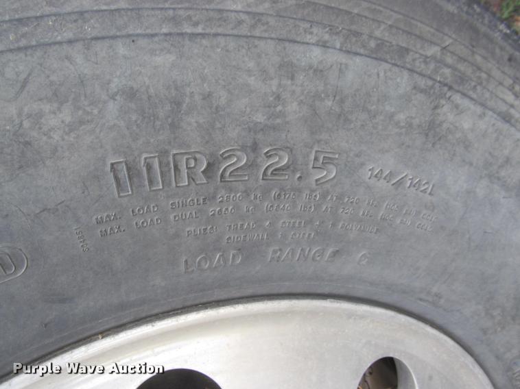 image for item J2561 2003 Peterbilt 379 semi truck