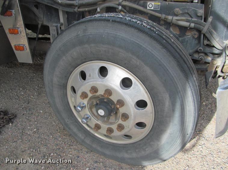 image for item J2561 2003 Peterbilt 379 semi truck