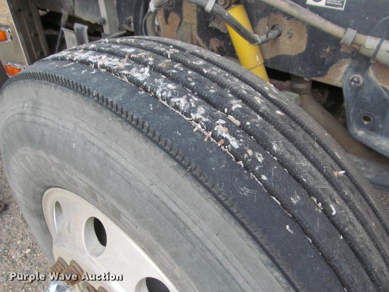 image for item J2561 2003 Peterbilt 379 semi truck