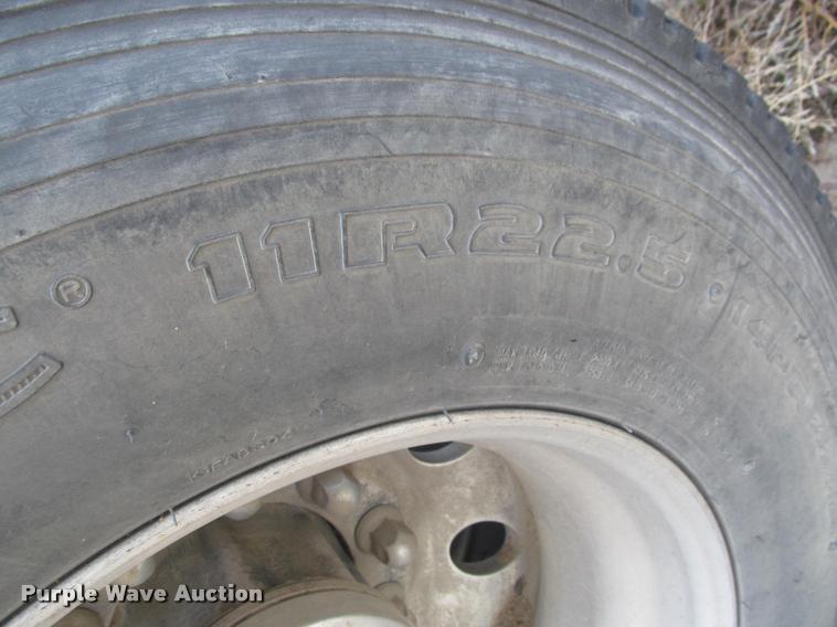 image for item J2561 2003 Peterbilt 379 semi truck