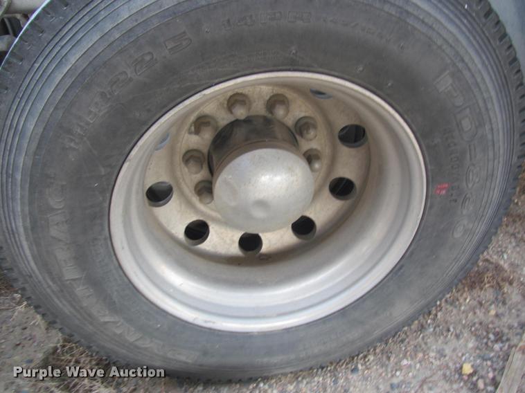 image for item J2561 2003 Peterbilt 379 semi truck