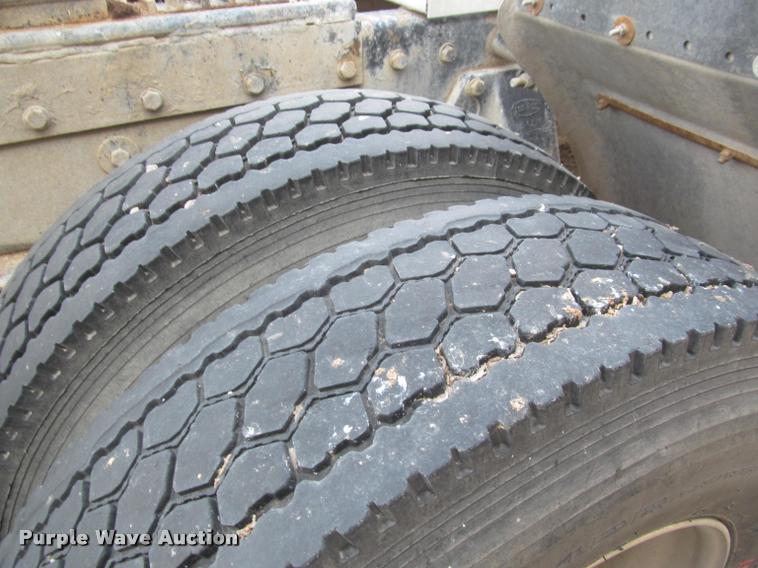 image for item J2561 2003 Peterbilt 379 semi truck