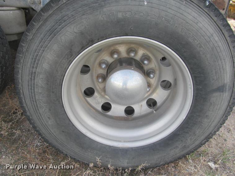 image for item J2561 2003 Peterbilt 379 semi truck