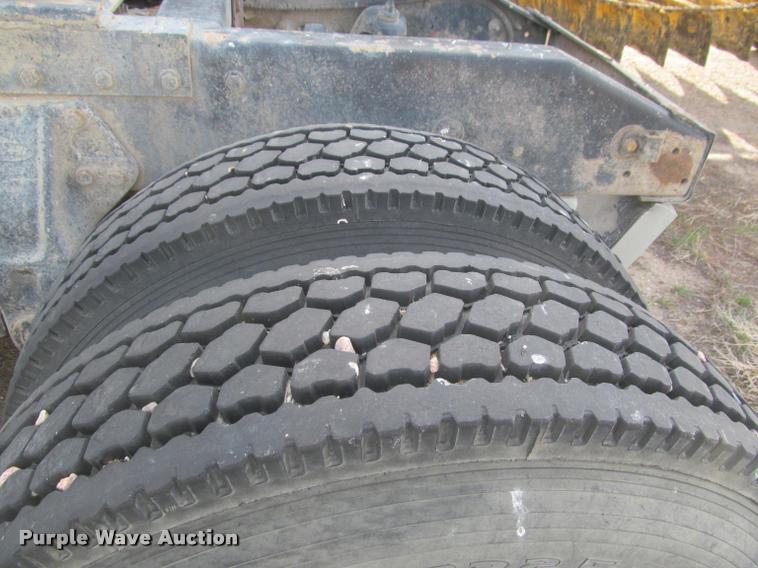 image for item J2561 2003 Peterbilt 379 semi truck