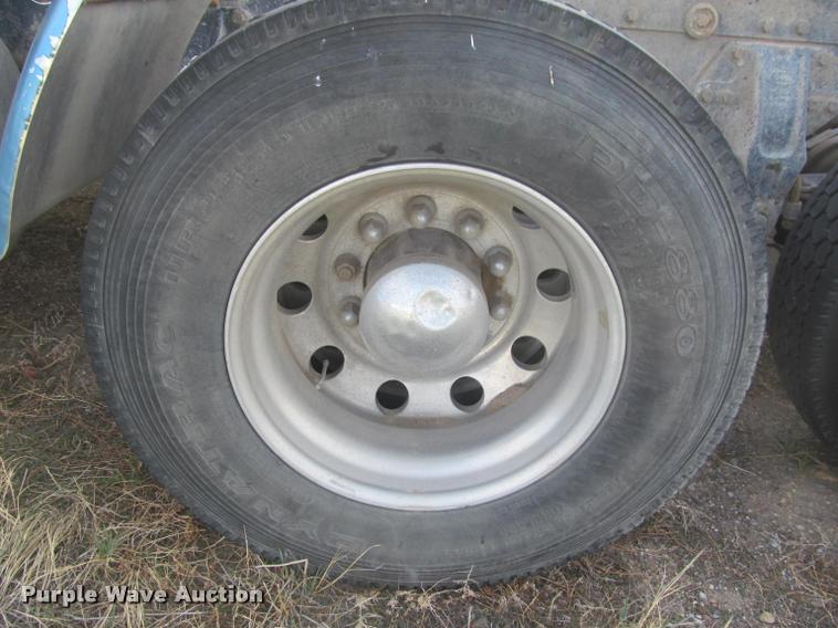 image for item J2561 2003 Peterbilt 379 semi truck