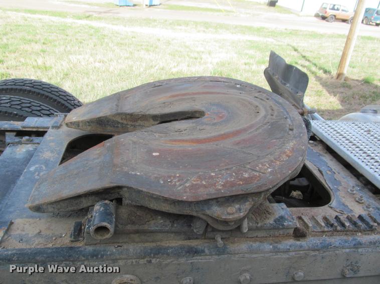 image for item J2561 2003 Peterbilt 379 semi truck