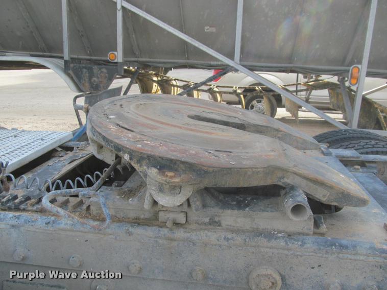 image for item J2561 2003 Peterbilt 379 semi truck