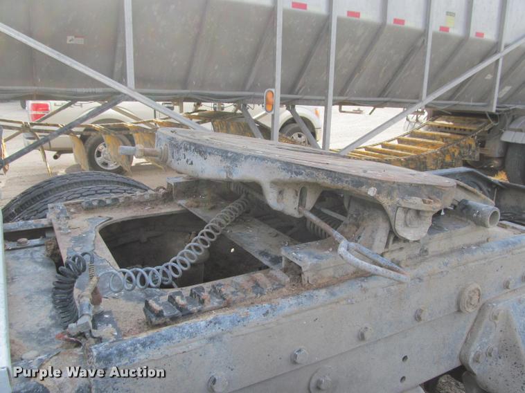 image for item J2561 2003 Peterbilt 379 semi truck