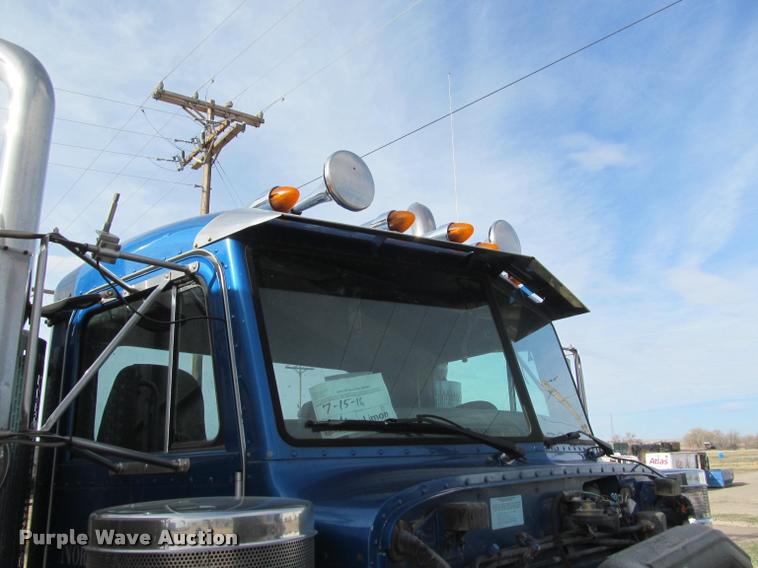 image for item J2561 2003 Peterbilt 379 semi truck