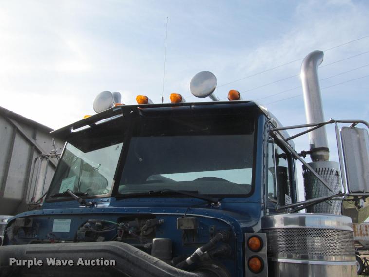 image for item J2561 2003 Peterbilt 379 semi truck