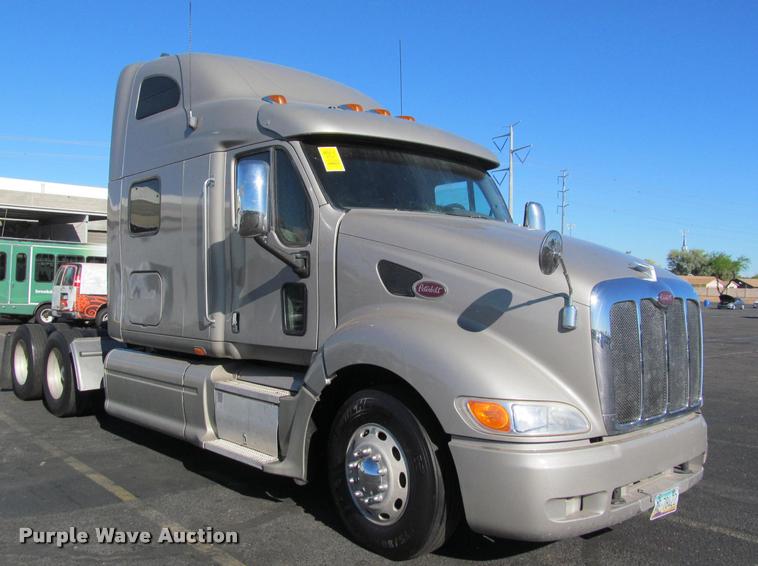 image for item J2611 2007 Peterbilt 387 semi truck