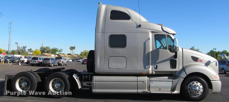 image for item J2611 2007 Peterbilt 387 semi truck