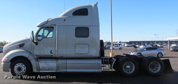 image for item J2611 2007 Peterbilt 387 semi truck