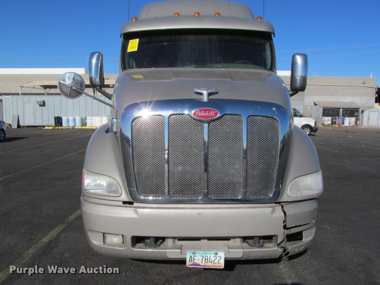 image for item J2611 2007 Peterbilt 387 semi truck