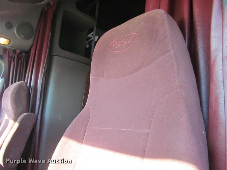 image for item J2611 2007 Peterbilt 387 semi truck