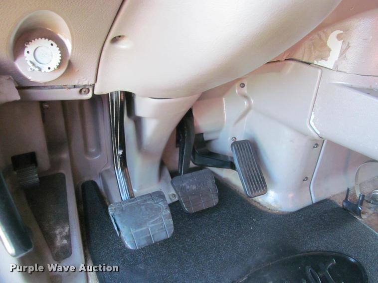 image for item J2611 2007 Peterbilt 387 semi truck