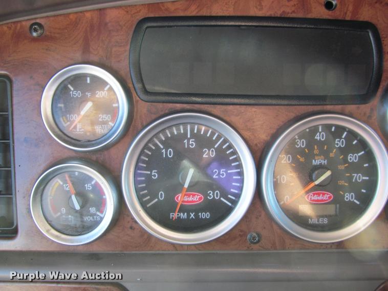 image for item J2611 2007 Peterbilt 387 semi truck