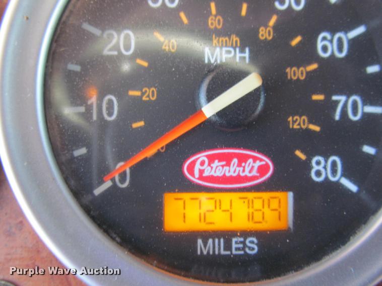 image for item J2611 2007 Peterbilt 387 semi truck