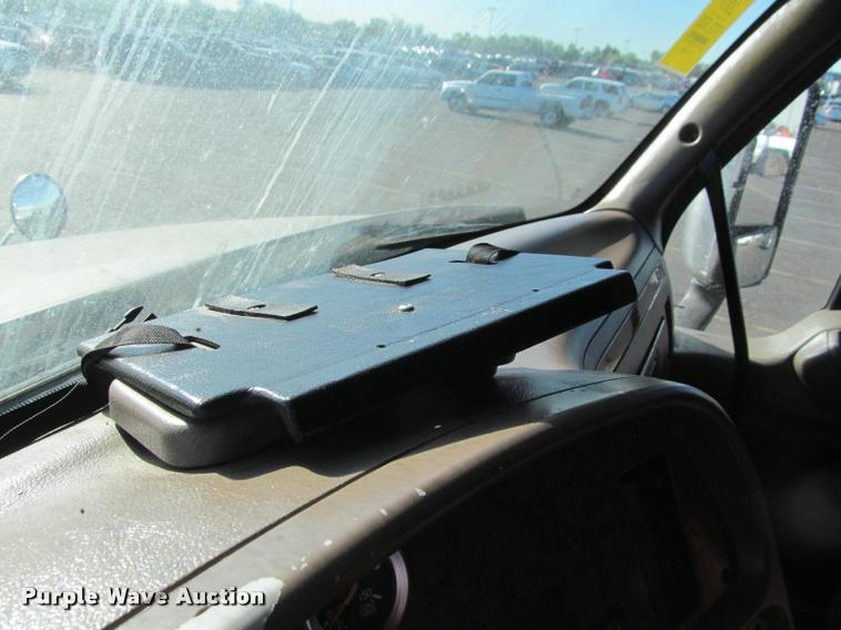 image for item J2611 2007 Peterbilt 387 semi truck