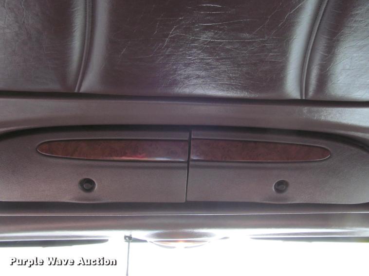 image for item J2611 2007 Peterbilt 387 semi truck