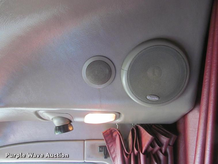 image for item J2611 2007 Peterbilt 387 semi truck