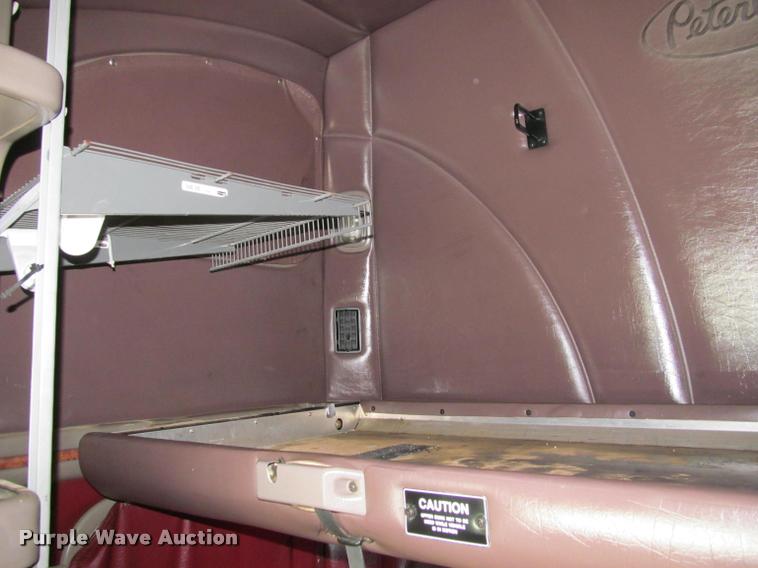 image for item J2611 2007 Peterbilt 387 semi truck