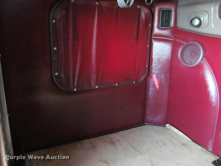 image for item J2611 2007 Peterbilt 387 semi truck