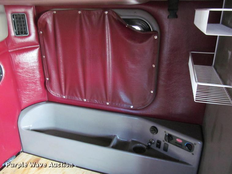 image for item J2611 2007 Peterbilt 387 semi truck